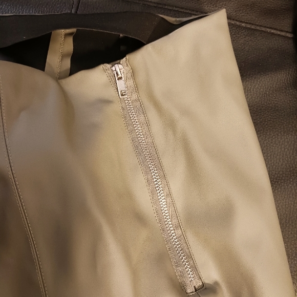 Vegan Leather Stretch Pants in army green MEDIUM - Picture 1 of 2